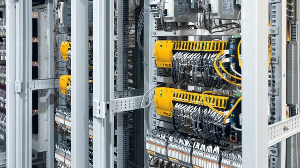 Indisk godkendelse af den PLC-baserede Failsafe Network Multiplexer fra Deltron og Pilz – én platform til alle signaltekniske opgaver
