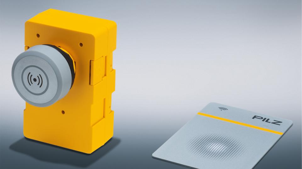 Med adgangsautorisationssystemet PITreader card unit fra Pilz tildeles autorisationer nu på RFID-kort eller -mærkater – autentificering i det passende format