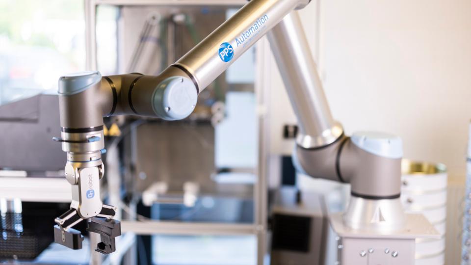 Hvordan Resino fik automatiseret etikettering og fyldning af malerspande