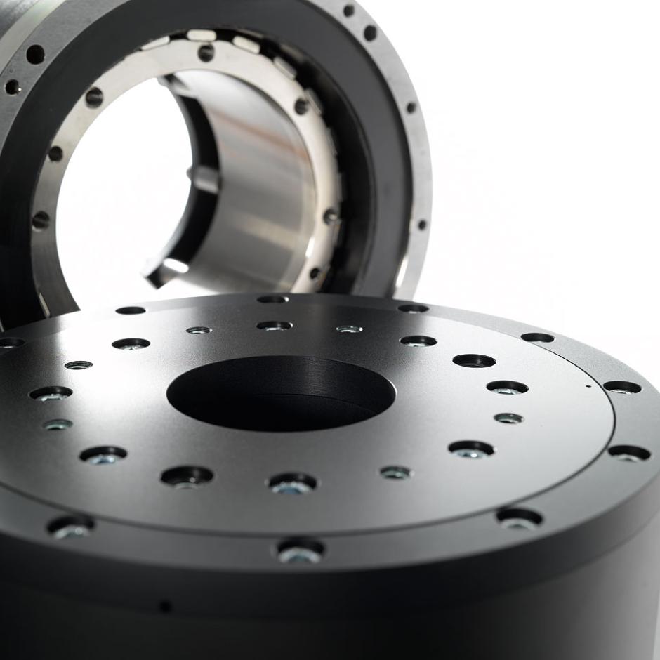 Rotary-swivel tables